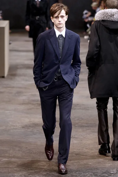 Look 30